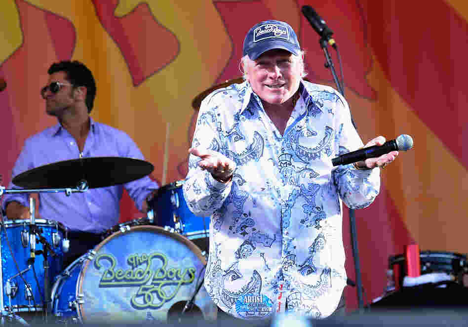 NEW ORLEANS, LA - APRIL 27: Actor John Stamos joins Mike Love of The Beach Boys on stage and performs during the 2012 New Orleans Jazz & Heritage Festival Presented by Shell at the Fair Grounds Race Course on April 27, 2012 in New Orleans, Louisiana. (Photo by Rick Diamond/Getty Images)