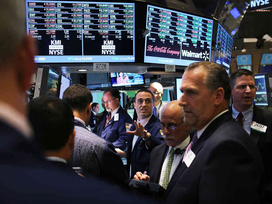 Obama administration officials pointed to the 56 percent rise in the Dow Jones Industrial Average since January 2009, and rising 401(k) values as evidence that the personal balance sheets of many Americans have improved during his presidency.