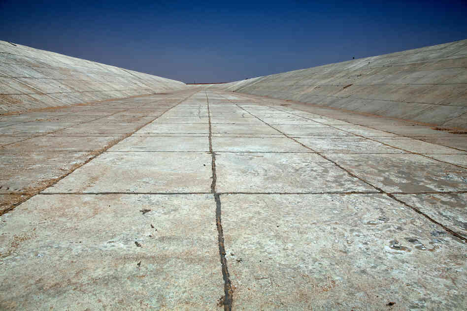 An empty water canal at Sheikh Zayed, near Toshka. Fifteen years after the project's inception, there are just 21,000 hectares of farmland, no schools or hospitals have been built, and the food produced is mainly for export to benefit private landholders.