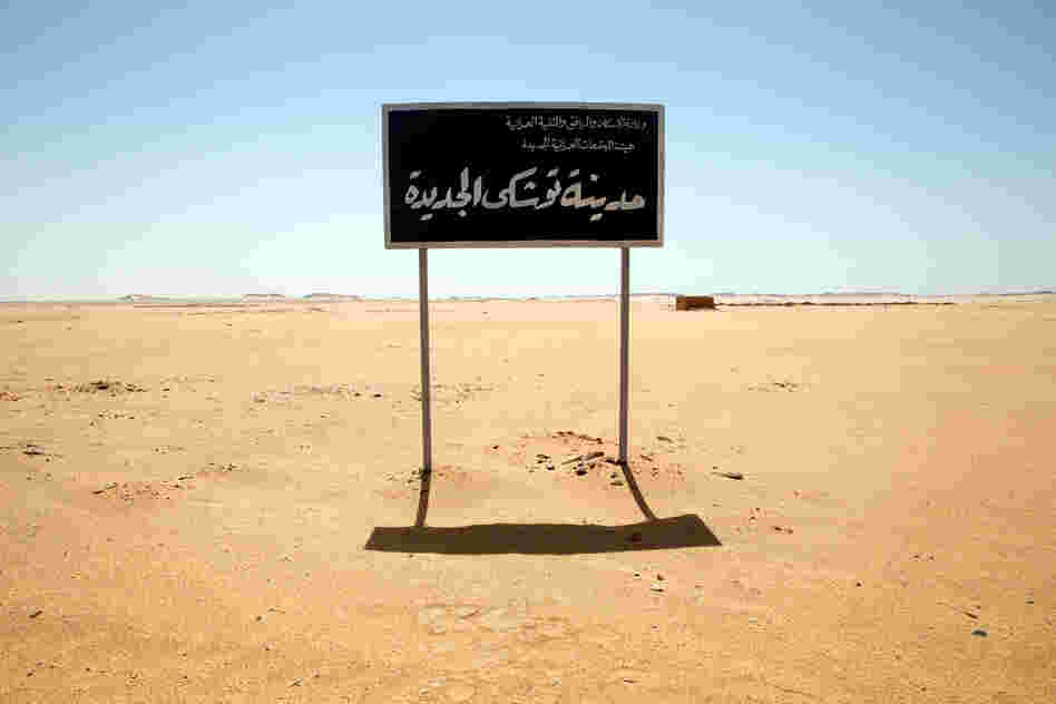 A sign on undeveloped land welcomes visitors to "New Toshka City." Toshka was to be a new settlement along the Upper Nile Valley, complete with enough jobs and infrastructure to support the relocation of 20 million Egyptians from polluted and overcrowded cities.