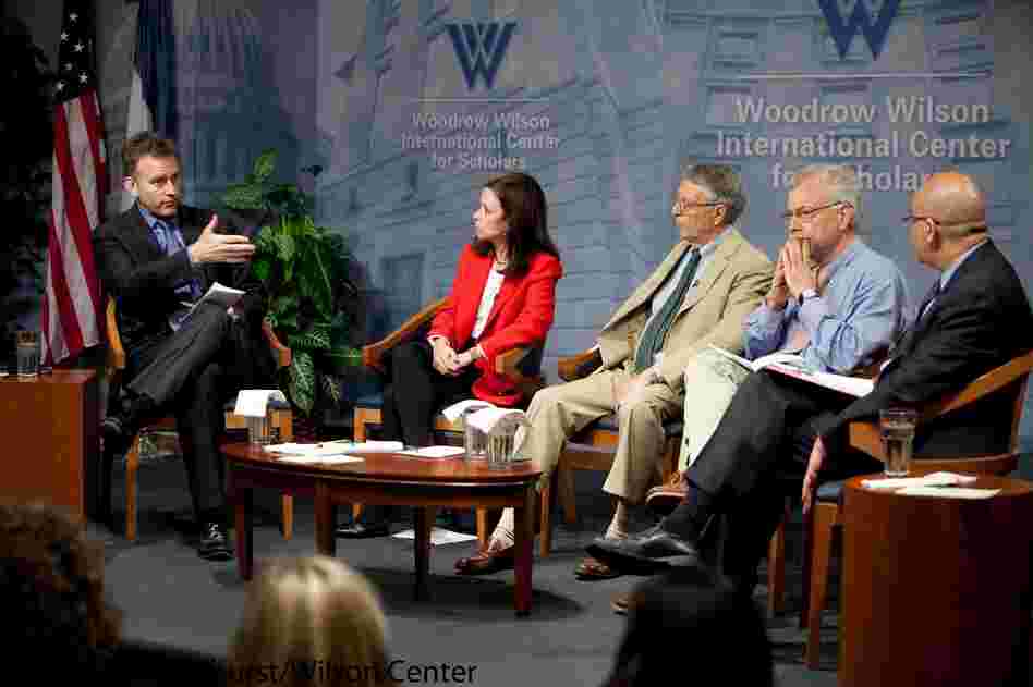 Steven Inskeep, Robin Wright, Nathan Brown, Les Campbell, Samer Shehata and Jane Harman (l to r) during a previous NPR/Wilson Center event earlier this year. Steven Inskeep, Robin Wright, Nathan Brown, Les Campbell, Samer Shehata and Jane Harman (l to r) during a previous NPR/Wilson Center event earlier this year.