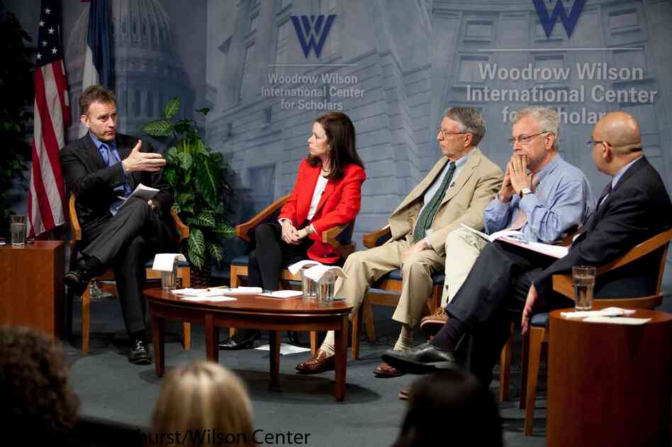 Steven Inskeep, Robin Wright, Nathan Brown, Les Campbell, Samer Shehata and Jane Harman (l to r) during a previous NPR/Wilson Center event earlier this year. Steven Inskeep, Robin Wright, Nathan Brown, Les Campbell, Samer Shehata and Jane Harman (l to r) during a previous NPR/Wilson Center event earlier this year.