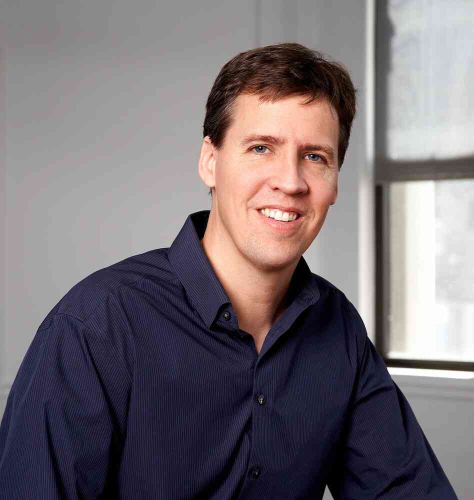 Jeff Kinney is an author, cartoonist and game designer. He lives in southern Massachusetts and has two sons.