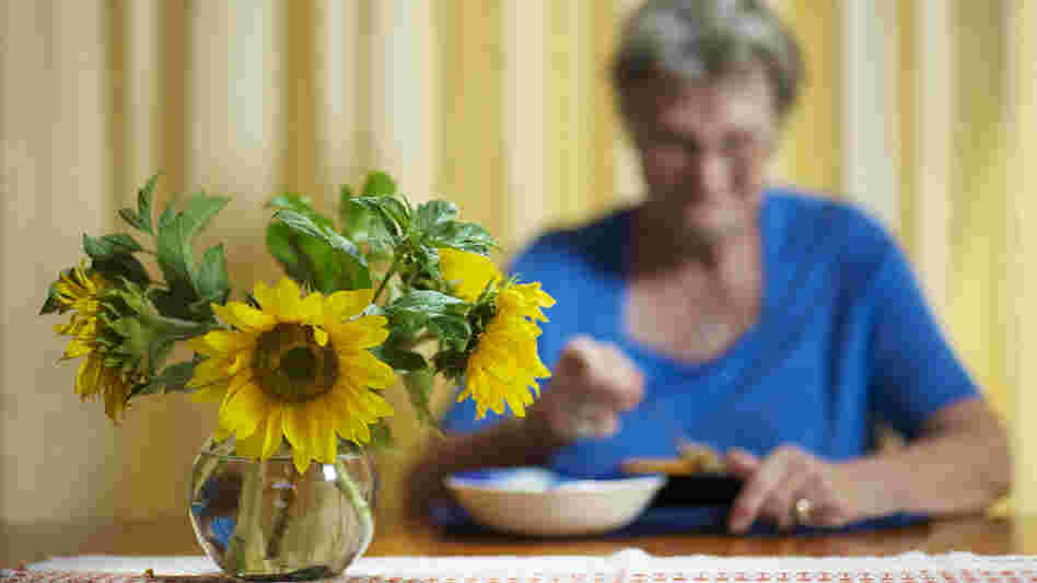 A feeling of loneliness carries health risks.