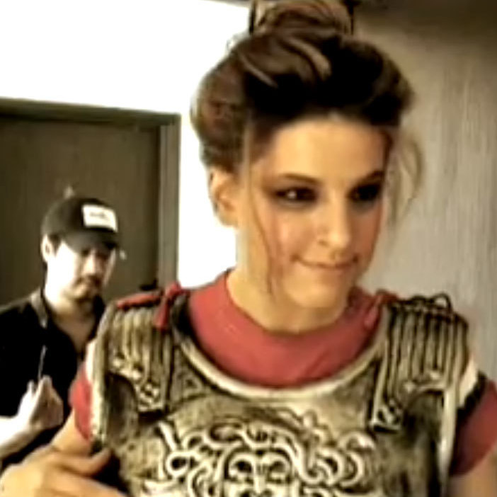 Lisa Donovan spoofs the film 300 in a 2007 YouTube video that pits her against a FedEx guy. Donovan's videos became so successful, she was able to make a living off of selling ads on them.