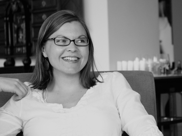 Karen Thompson Walker was previously a newspaper reporter. She wrote her first book in the mornings before work.
