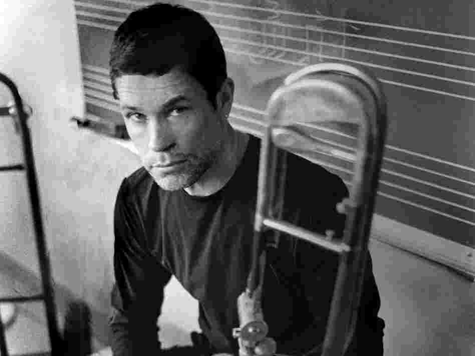 It's tricky making a little band sound big on Sweet Chicago Suite, but trombonist Ray Anderson knows his tricks.