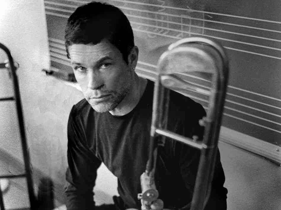 It's tricky making a little band sound big on Sweet Chicago Suite, but trombonist Ray Anderson knows his tricks.