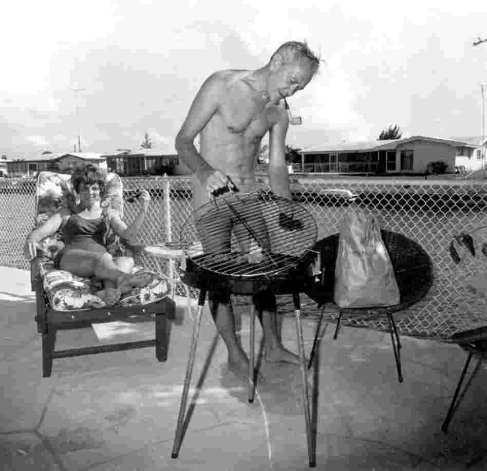 Smoking while smoking. (Cocoa Beach, Fla., 1970) Smoking while smoking. (Cocoa Beach, Fla., 1970)