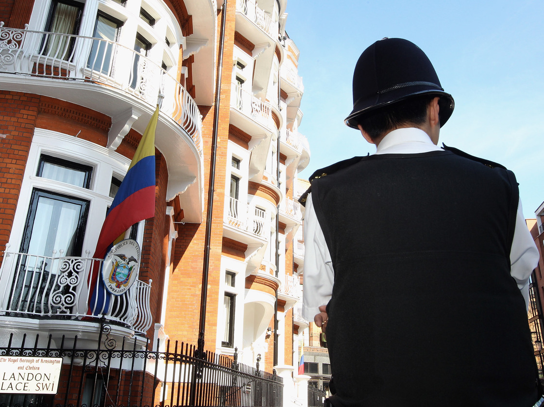 A British police officer stood outside the Ecuadorian consulate in London earlier today, as WikiLeaks founder Julian Assange remained inside.