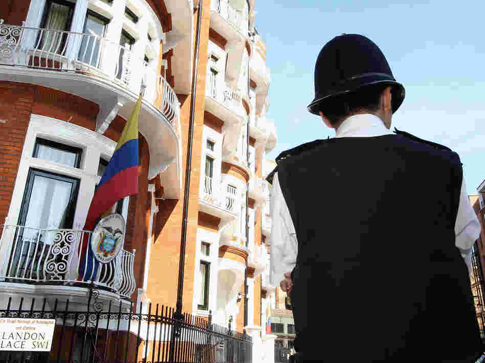 A British police officer stood outside the Ecuadorian consulate in London earlier today, as WikiLeaks founder Julian Assange remained inside.
