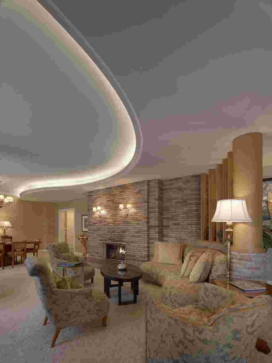 In recognition of Williams' creation of some of the Beverly Hills Hotel's most iconic spaces — the Polo Lounge, the Fountain Coffee Shop, the Crescent wing of the building — the hotel's owners named a suite in the hotel after him. Williams designed it to be a home away from home for long-term guests. Talk show host Jimmy Fallon declared it "the best hotel room I've ever stayed in."