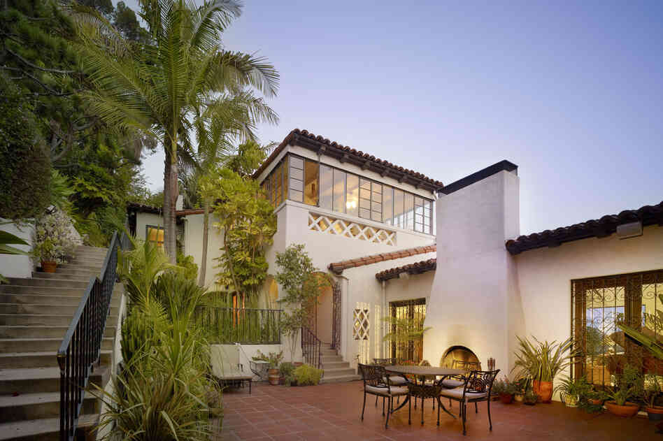 Williams was a great believer that the mild Southern California climate should be taken advantage of whenever possible. He created an "outdoor living room" on the patio of this home, with a fireplace and furniture that would encourage alfresco meals. The large patio doors also help diminish the demarcation between outdoors and indoors.