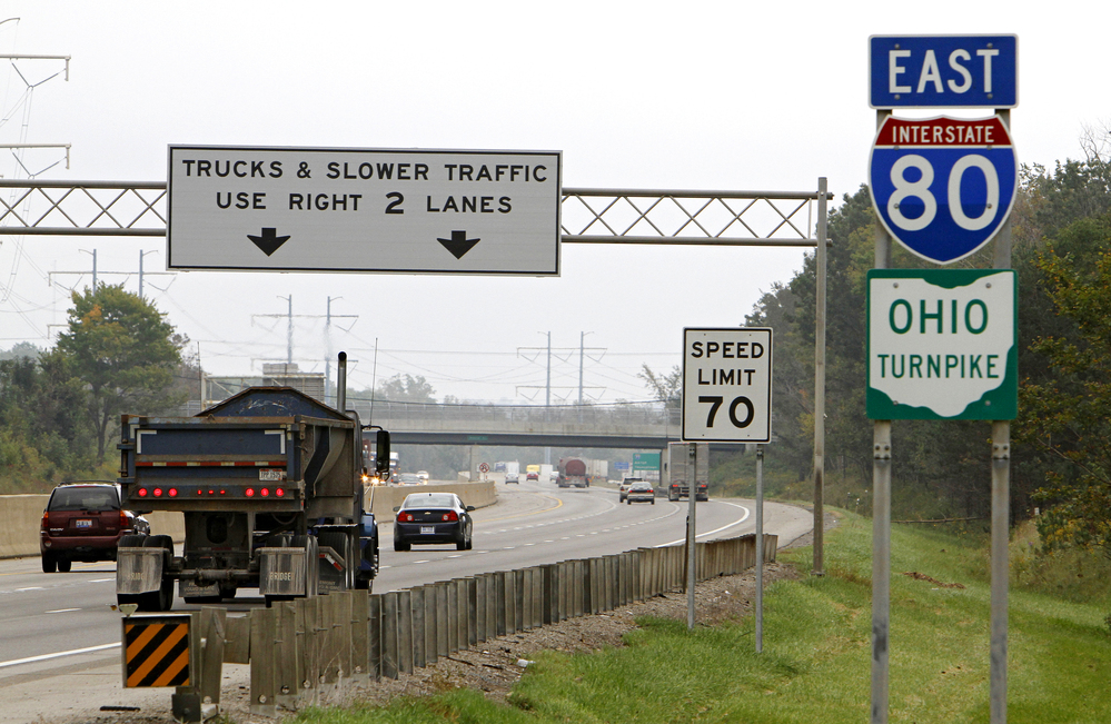 Traffic rolls past a speed limit sign in Ohio. Researchers believe they have found a new way to encourage drivers to stay within a safe driving speed: giving them a financial reward that diminishes as they speed.