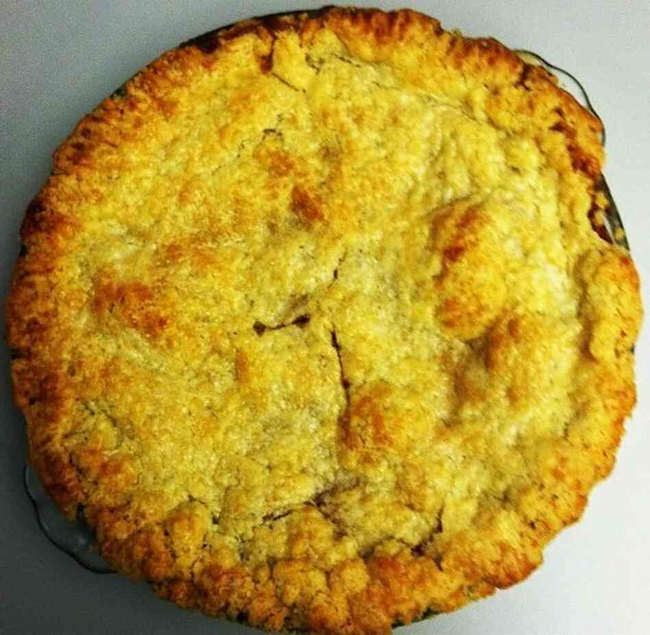 Bubbe Pavone's Honey Caramel Peach Pie