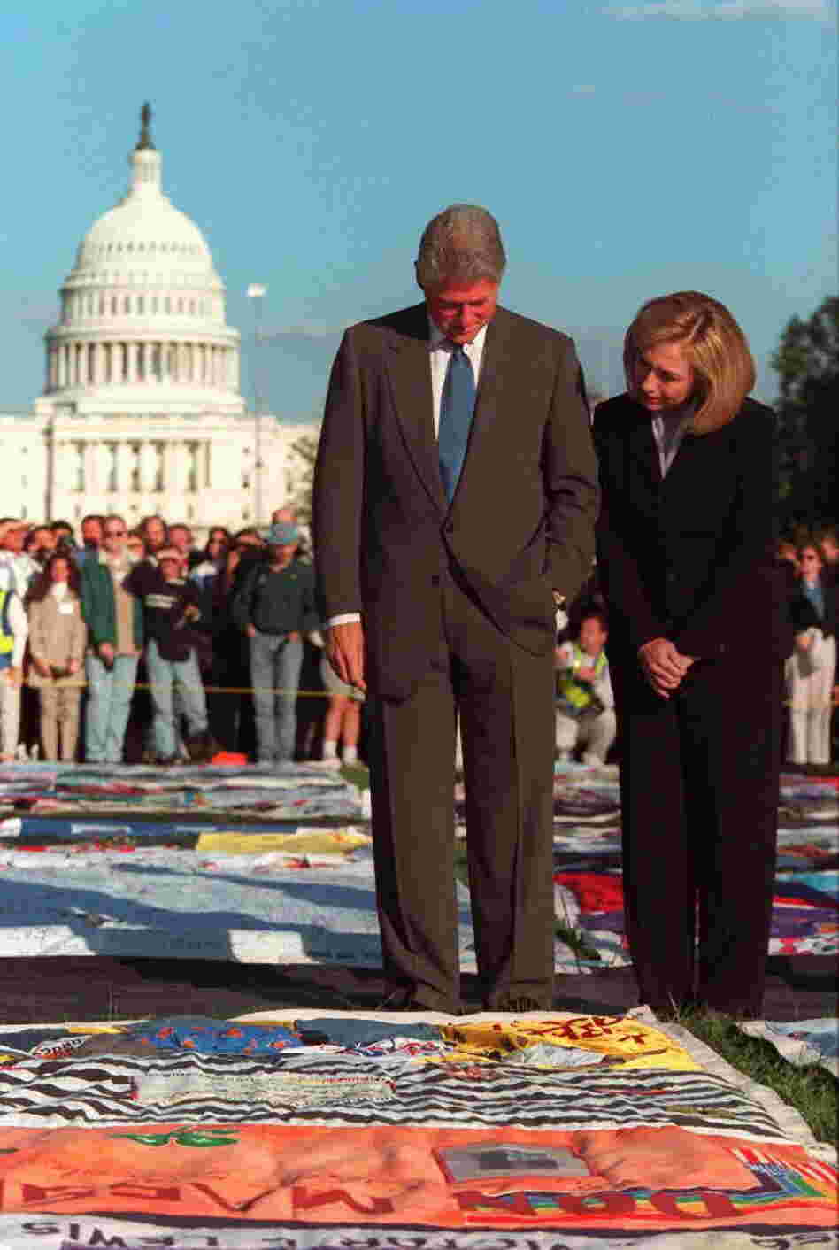Then-President Clinton and first lady Hillary Clinton visit the quilt on the Mall in 1992, when it was made up of 40,000 panels that covered the equivalent of 24 football fields.