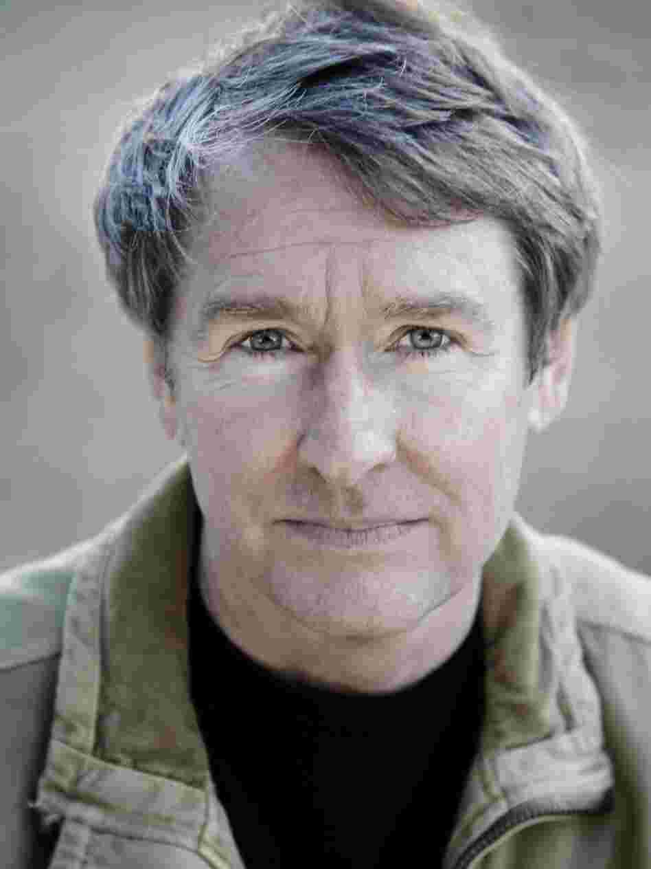 Billy Lynn's Long Halftime Walk is the first novel by Ben Fountain, whose earlier work includes the short story collection Brief Interviews With Che Guevara.