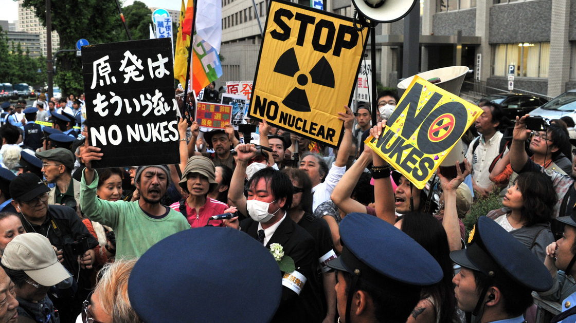 Anti-nuclear activists in front of the prime minister's official residence in Tokyo, June 22. Some 20,000 demonstrators protested against the Japanese government's decision to restart two idle nuclear reactors in western Japan, ending a brief period without any nuclear power generation.