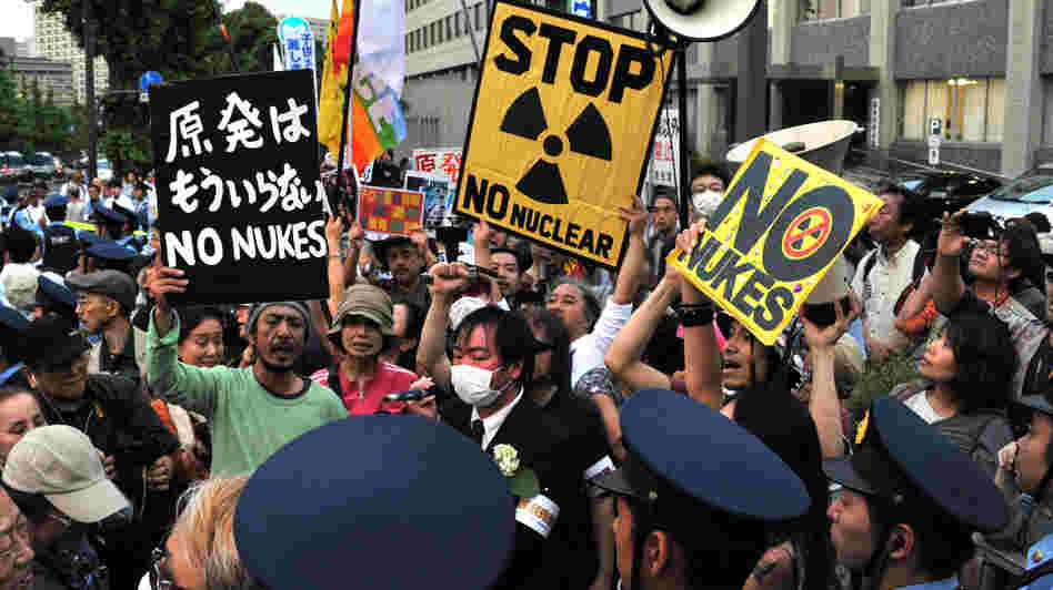 Anti-nuclear activists in front of the prime minister's official residence in Tokyo, June 22. Some 20,000 demonstrators protested against the Japanese government's decision to restart two idle nuclear reactors in western Japan, ending a brief period without any nuclear power generation.