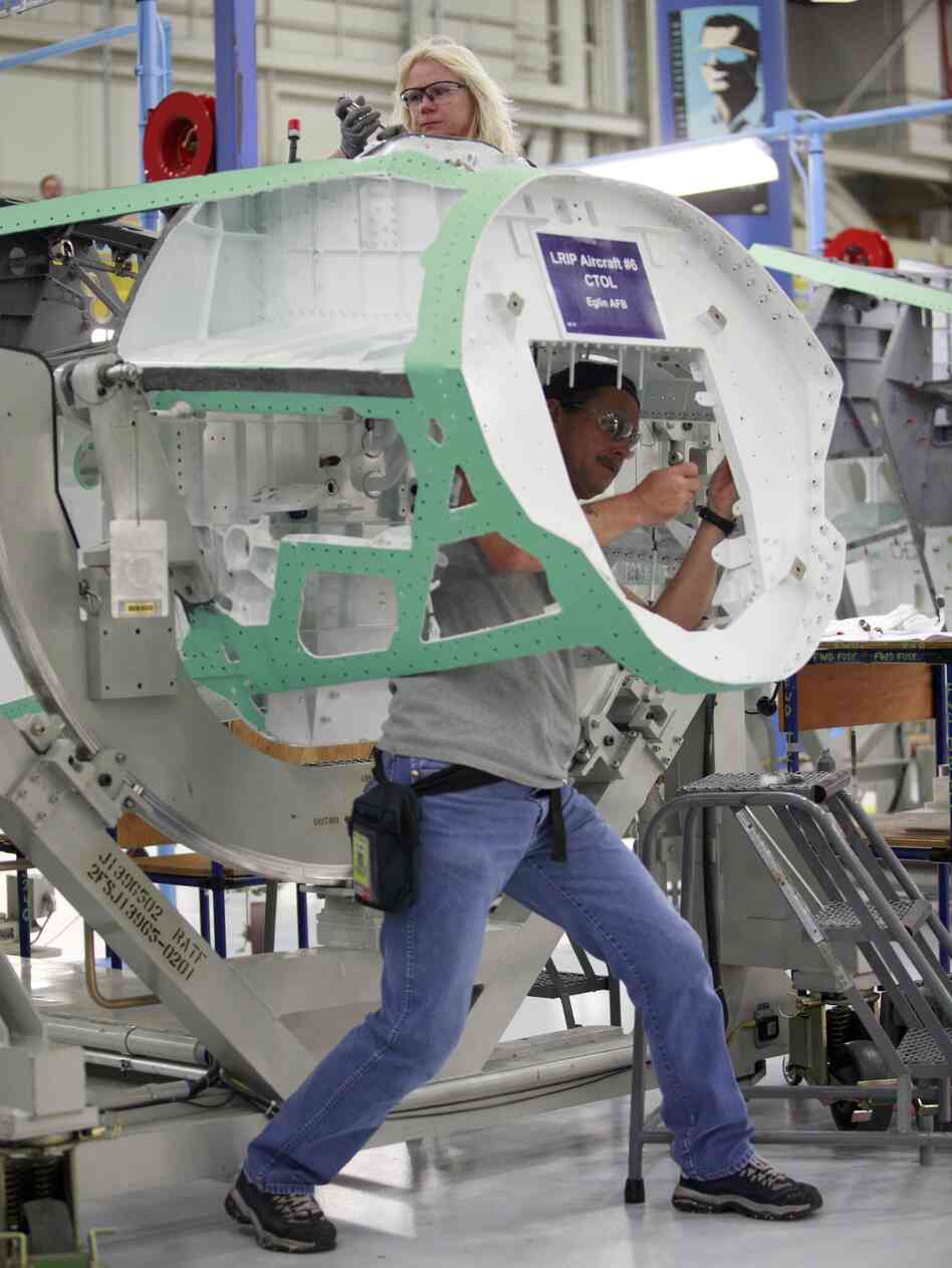 Defense contractor Lockheed Martin says it will be forced to send notices of possible layoffs to its entire workforce if proposed federal budget cuts go into effect.