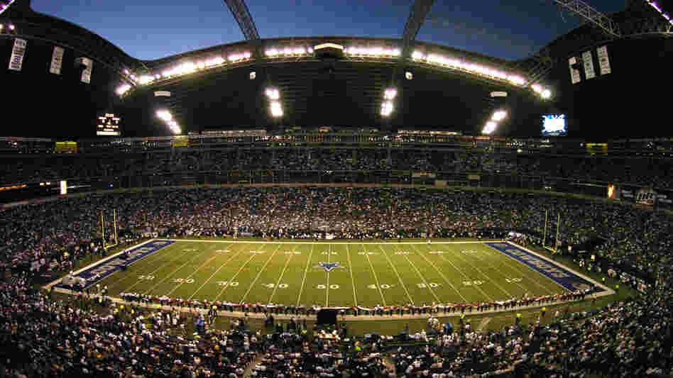 Ben Fountain sets his new novel in Texas Stadium, home of the Dallas Cowboys from 1971 to 2008. Ben Fountain sets his new novel in Texas Stadium, home of the Dallas Cowboys from 1971 to 2008.