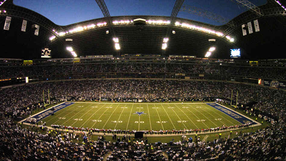 Ben Fountain sets his new novel in Texas Stadium, home of the Dallas Cowboys from 1971 to 2008. Ben Fountain sets his new novel in Texas Stadium, home of the Dallas Cowboys from 1971 to 2008.