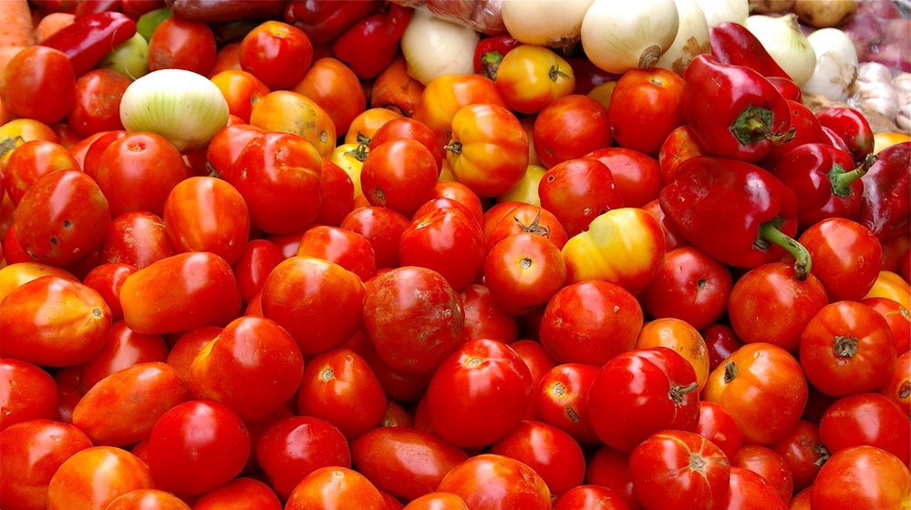 Notice how some of these tomatoes have unripe-looking tops? Those "green shoulders" are actually the keys to flavor.