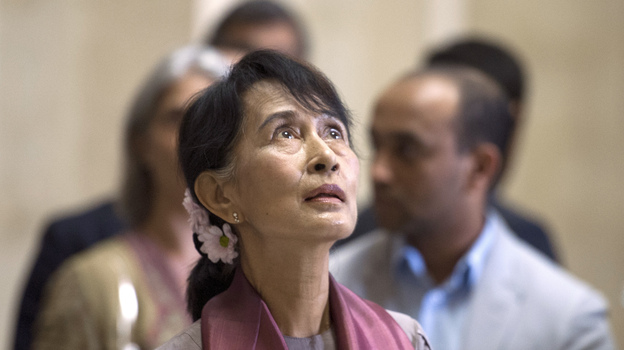 Myanmar pro-democracy leader Aung San Suu Kyi visits Paris' Louvre Museum on June 29, 2012.