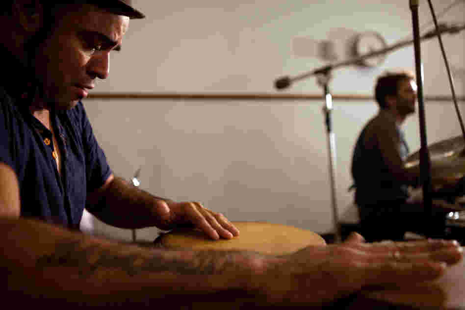 Percussionist Gilmar Gomes concentrates on the congas.