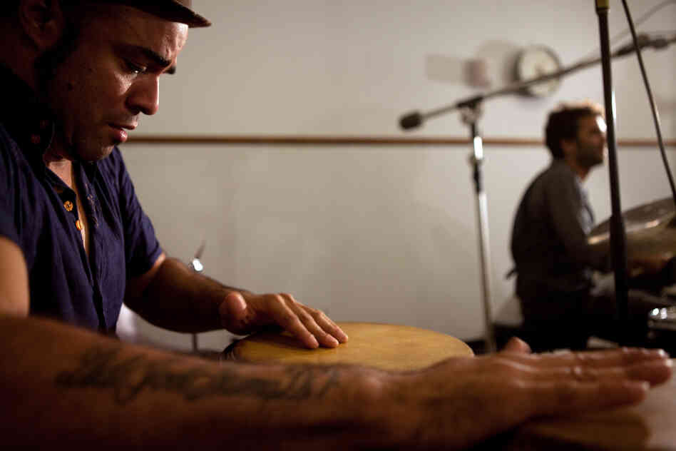 Percussionist Gilmar Gomes concentrates on the congas.