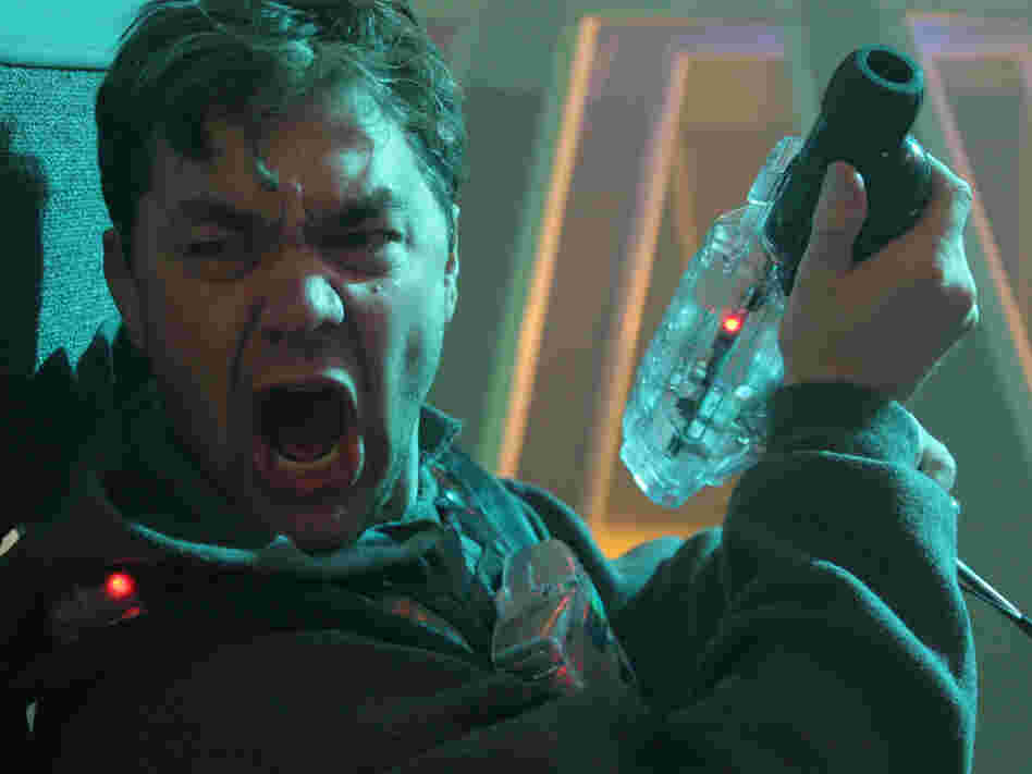 Jeremy, a pro poker player living in Las Vegas, competes in laser tag against his brother, whom he envies for having a comfortable married life.