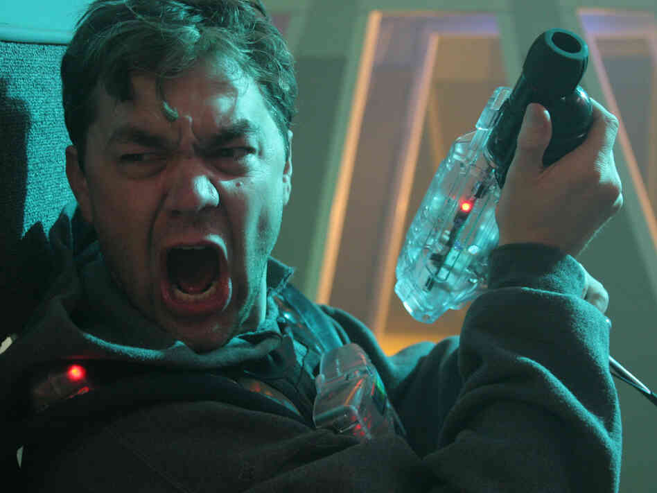 Jeremy, a pro poker player living in Las Vegas, competes in laser tag against his brother, whom he envies for having a comfortable married life.