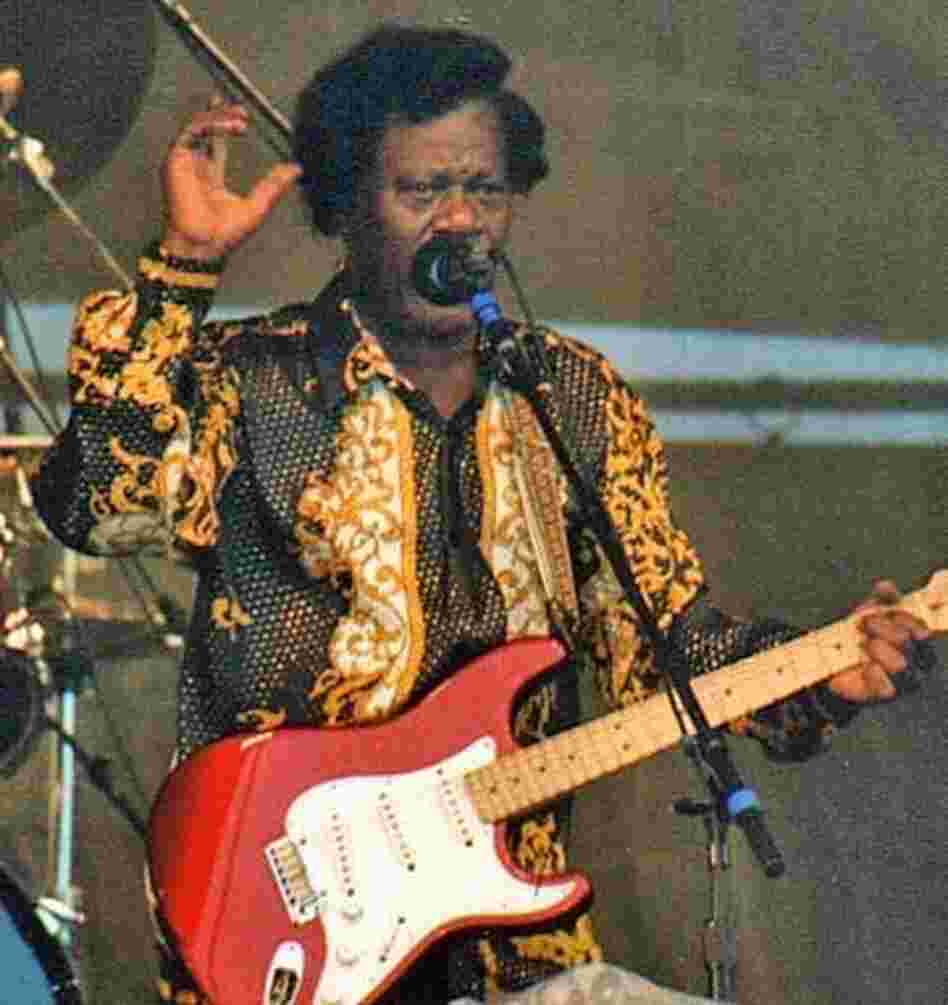 Earl King on stage at the 1997 New Orleans Jazz & Heritage Festival. He died a few years after Ernie K-Doe, and now the two share a tomb. Earl King on stage at the 1997 New Orleans Jazz & Heritage Festival. He died a few years after Ernie K-Doe, and now the two share a tomb.