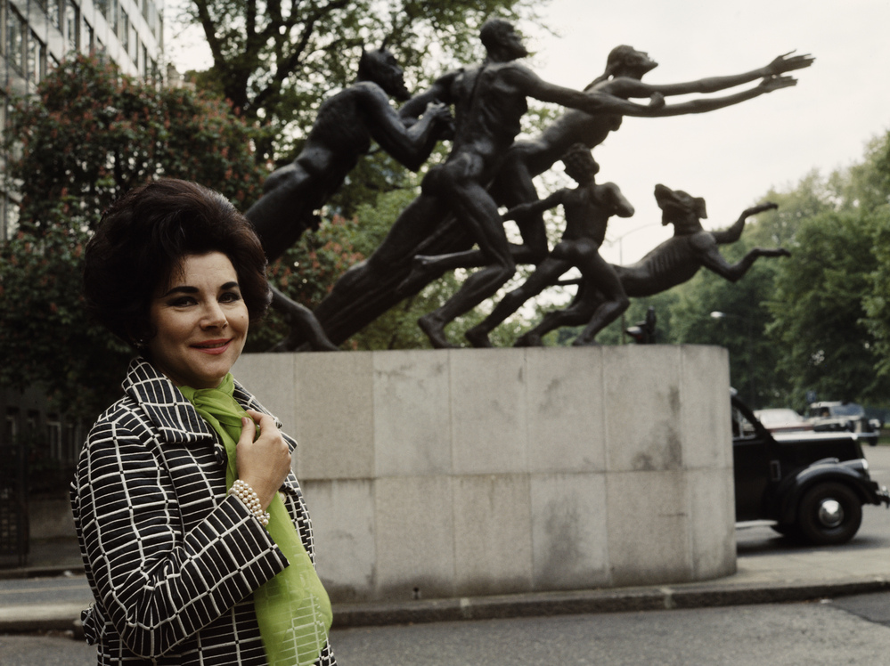Soprano Evelyn Lear, circa 1965.