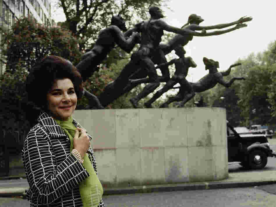 Soprano Evelyn Lear, circa 1965.