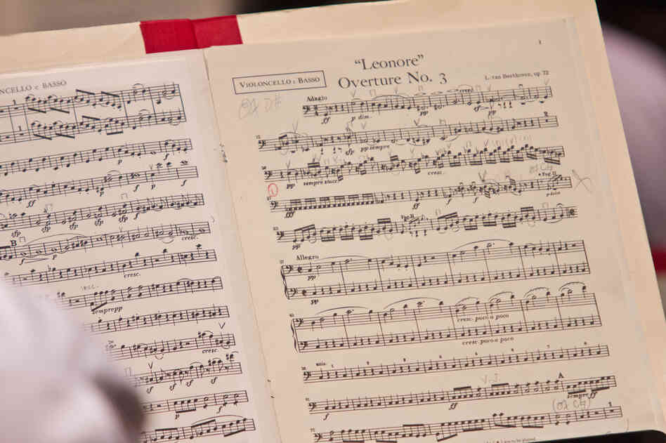 The all-Beethoven concert began with the Leonore Overture No. 3.  