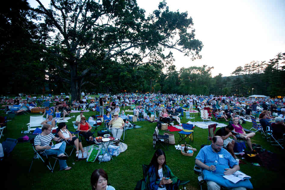 Picnickers started arriving hours early for this concert; by the time the music started, some 12,00 concertgoers packed the Shed and Tanglewood's grounds.