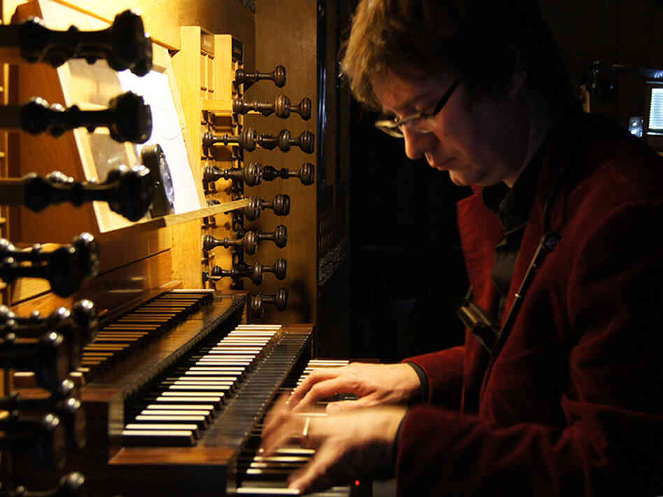 Stephen von Bothmer, one of Germany's leading silent film composers, accompanied the June 22nd football match between Germany and Greece on the organ at Emmanus Church  in Kreuzberg.
