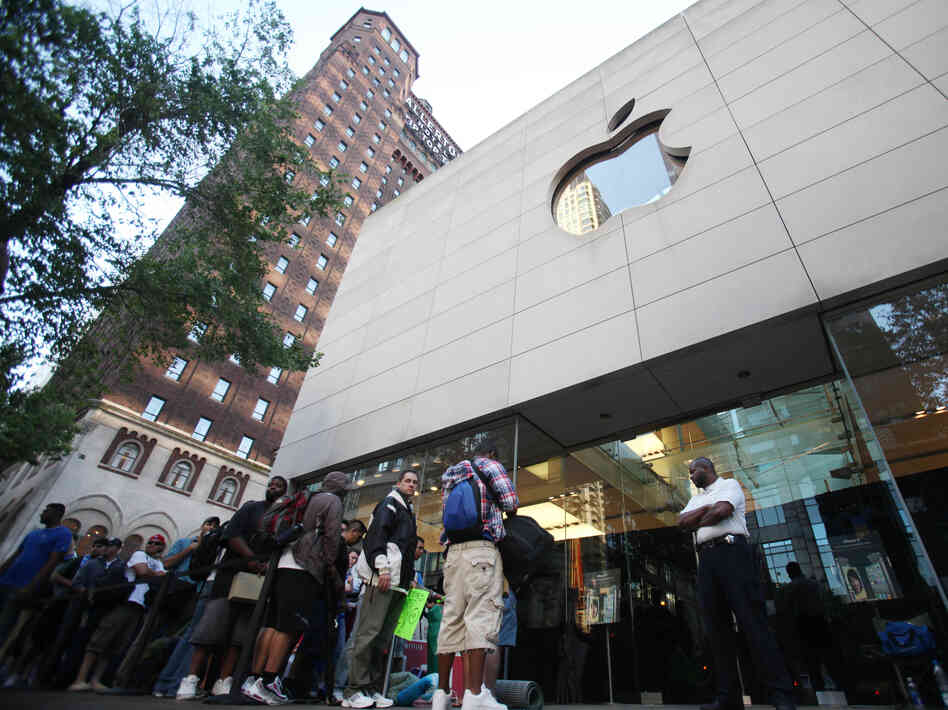 Hundreds of people line up outside an Apple store in Chicago to buy the iPhone 4 in 2010. Apple had removed its products from EPEAT's registry of environmentally friendly electronic devices but later reversed course.