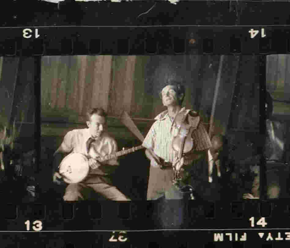 Seeger (left) and Guthrie
