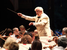 Christoph von Dohnanyi and the Boston Symphony play Beethoven in the opening night concert of the Tanglewood Festival's 75th anniversary. Christoph von Dohnanyi and the Boston Symphony play Beethoven in the opening night concert of the Tanglewood Festival's 75th anniversary.