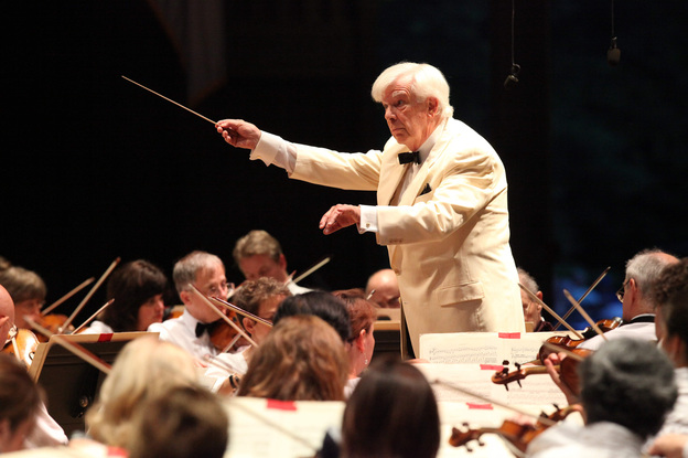 Christoph von Dohnanyi and the Boston Symphony play Beethoven in the opening night concert of the Tanglewood Festival's 75th anniversary.
