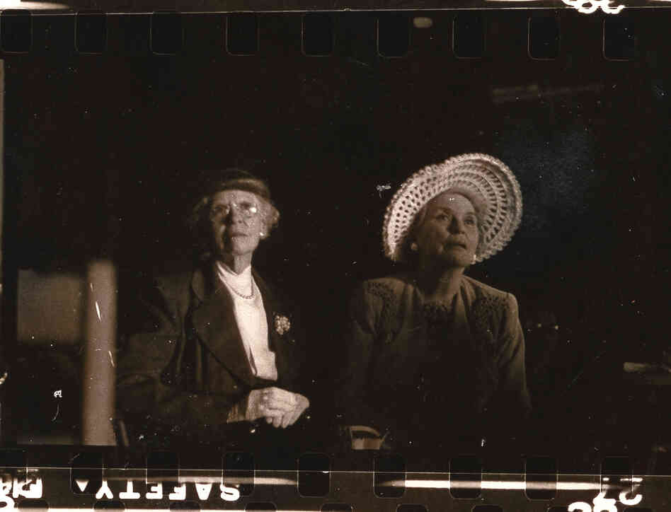  Local women watch the concert. 