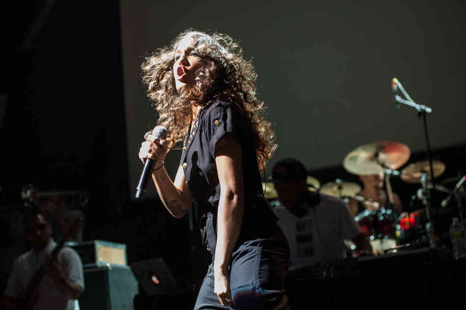 Martinez and Joglar's sister Ileana, a.k.a. PG-13, sang and was a dynamic presence on stage.