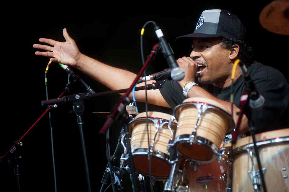 The group was part of a Latin Alternative Music Conference showcase that also featured Chilean MC Ana Tijoux and Puerto Rico's Calle 13.