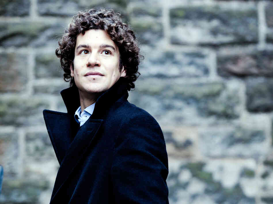 Robin Ticciati conducts beyond his years in a debut recording with the Scottish Chamber Orchestra.