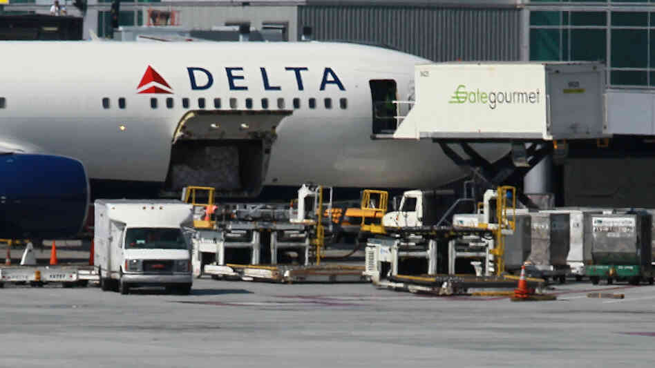 A Delta Air Lines jet being serviced last year by Gate Gourmet caterers in San Francisco.