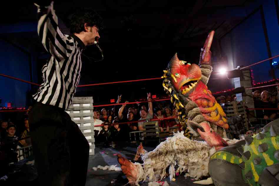 Live monster wrestling, Brooklyn, N.Y.