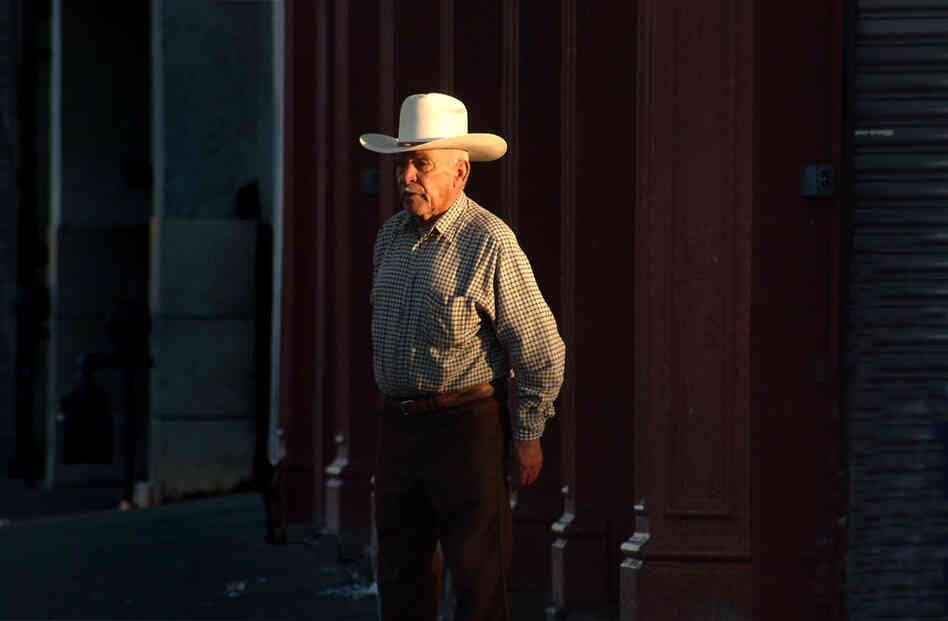 Dignified Man, 2006. This "viejo" (old one) walks on this street every evening. 6th and El Paso St. This is the first street in the U.S. after crossing from Juarez into downtown El Paso. In essence, this is the first block of America (or the last, depending on which direction you're going).