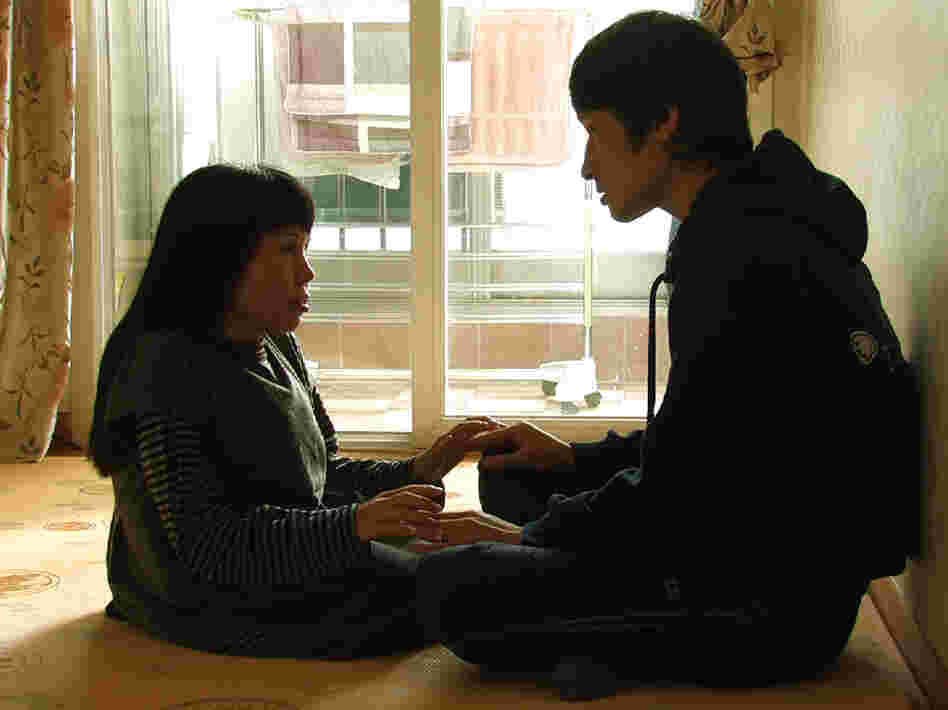 Soon-ho, who suffers from a spinal disability, helps Young-chan navigate his daily life, but prods him toward increasing independence. In one tense scene, she waits anxiously after sending him out for a day on his own.